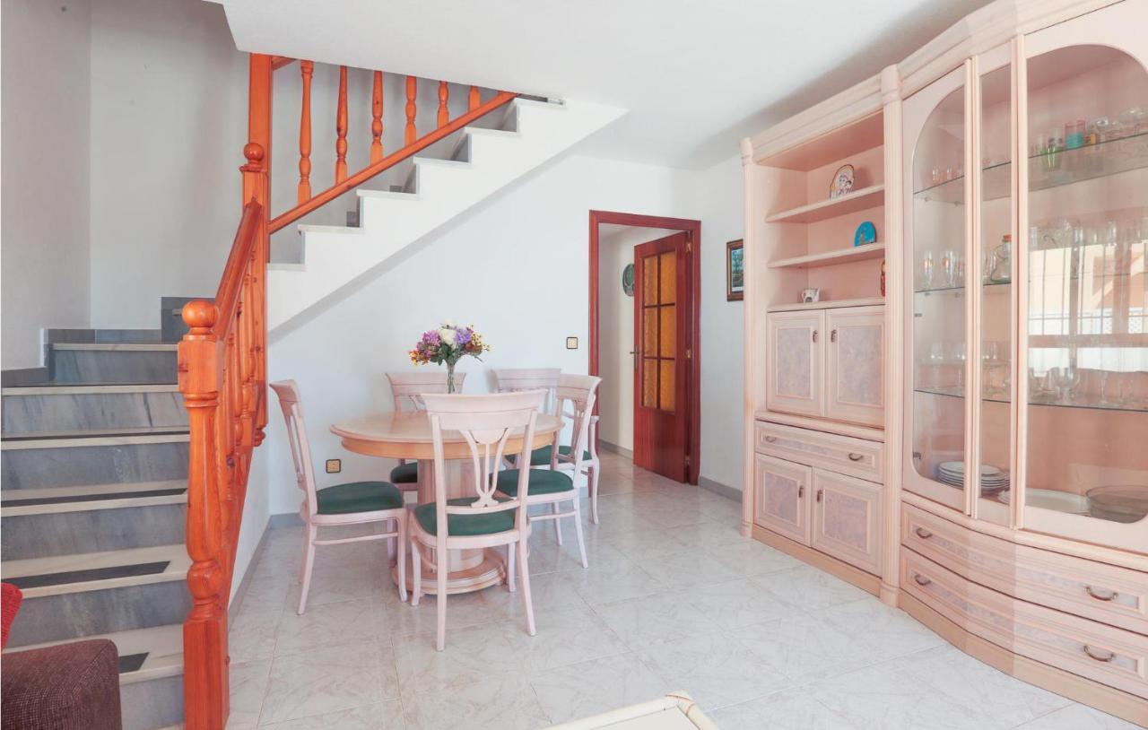 Cozy Home In Los Alcazares With Kitchen ロス・ナレホス エクステリア 写真