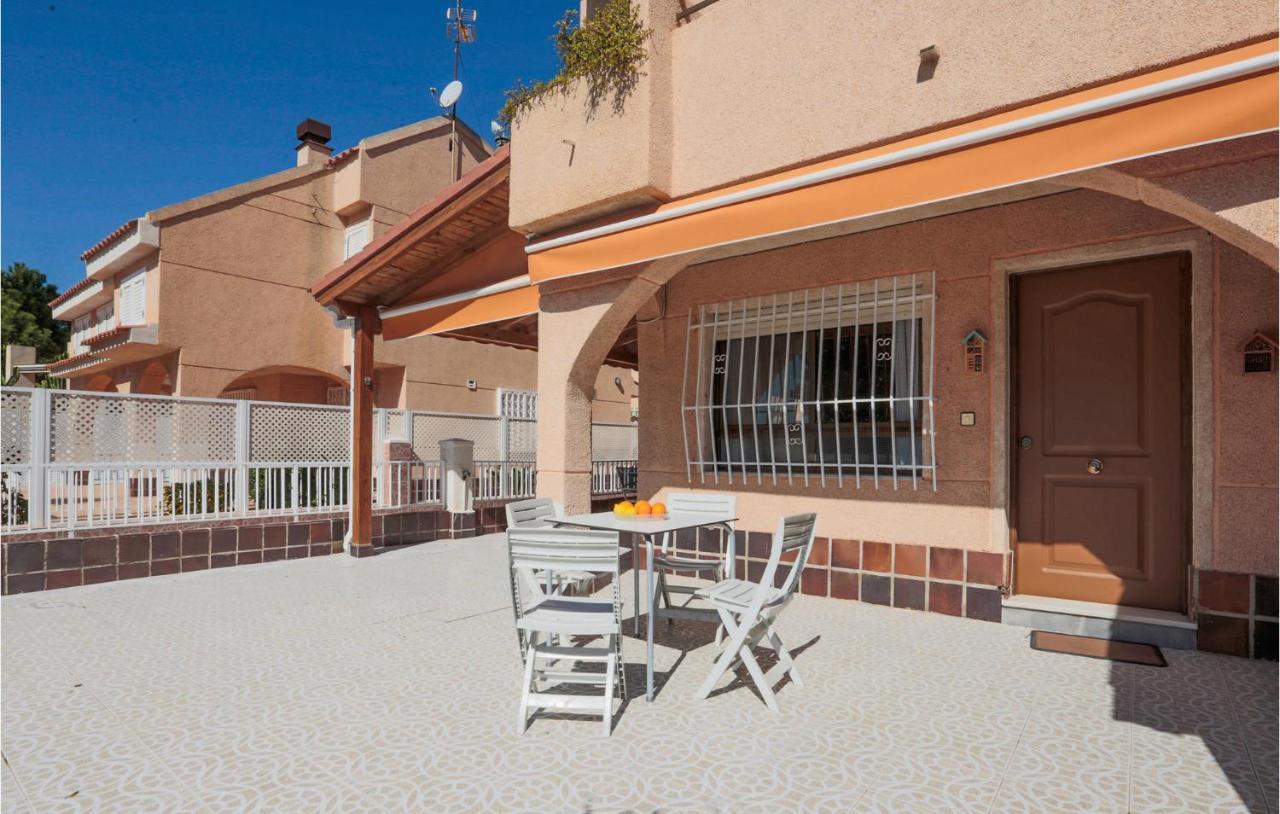 Cozy Home In Los Alcazares With Kitchen ロス・ナレホス エクステリア 写真