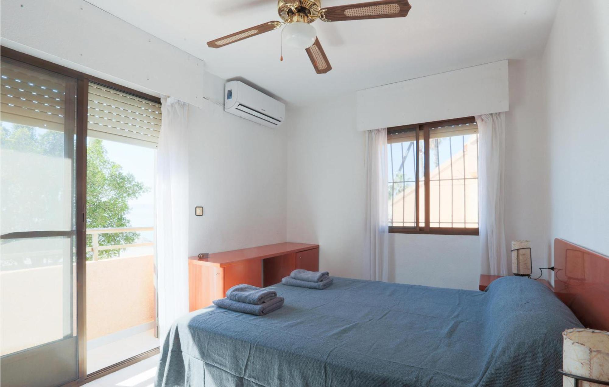 Cozy Home In Los Alcazares With Kitchen ロス・ナレホス エクステリア 写真